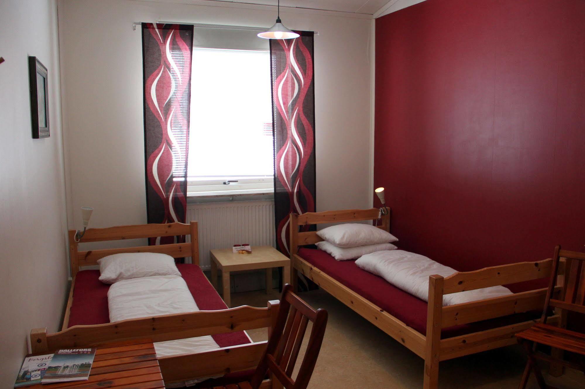 Haellefors Vandrarhem-Hostel & Kanotcenter ภายนอก รูปภาพ