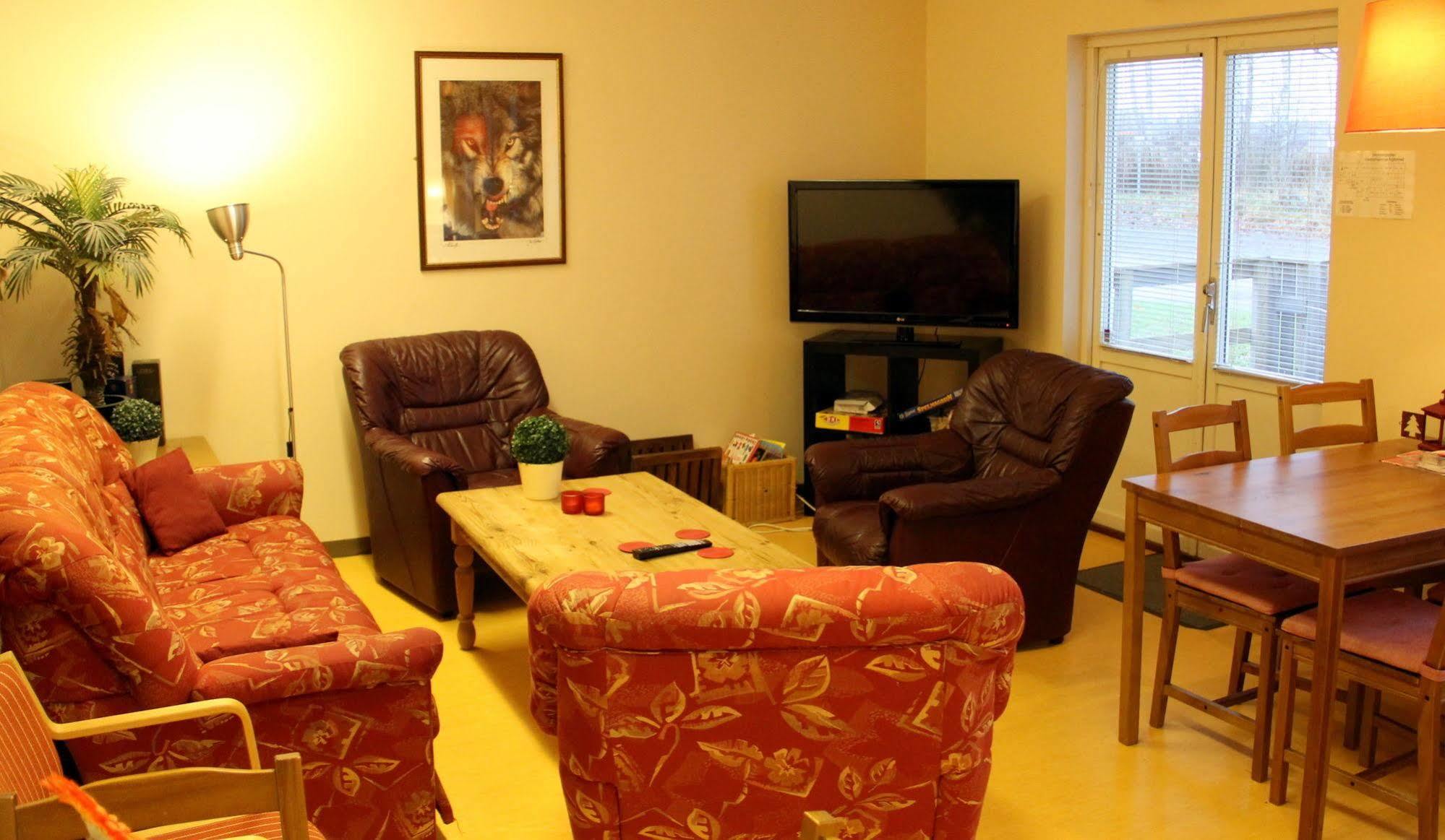 Haellefors Vandrarhem-Hostel & Kanotcenter ภายนอก รูปภาพ